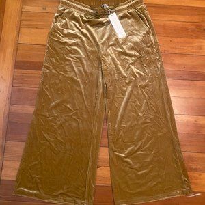 NWT Piper & Scoot (boutique) Gold velvet wide crop pants